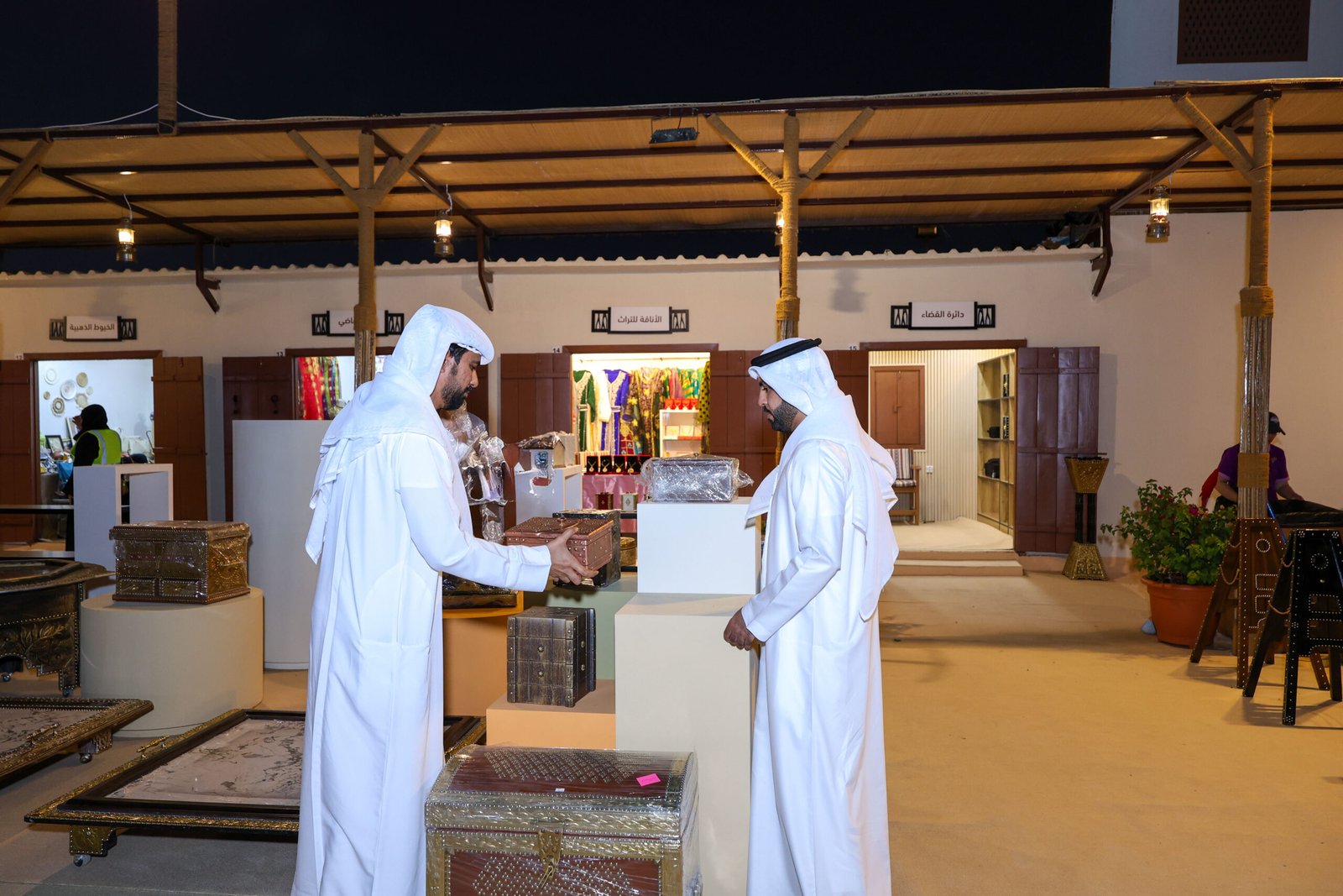 "قضاء أبوظبي" تعرض منتجات نزلاء مراكز الإصلاح والتأهيل في مهرجان الحرف والصناعات التقليدية بالعين 1 "قضاء أبوظبي" تعرض منتجات نزلاء مراكز الإصلاح والتأهيل في مهرجان الحرف والصناعات التقليدية بالعين