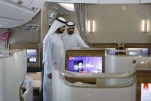 محمد بن راشد يطّلع على أحدث الطائرات المنضمة إلى أسطول طيران الإمارات