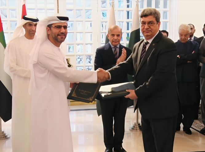 مجموعة موانئ أبوظبي توقِّع مذكرات تفاهم مع الحكومة الباكستانية لتعزيز التجارة والنقل والبنية التحتية اللوجستية 1 مجموعة موانئ أبوظبي توقِّع مذكرات تفاهم مع الحكومة الباكستانية لتعزيز التجارة والنقل والبنية التحتية اللوجستية