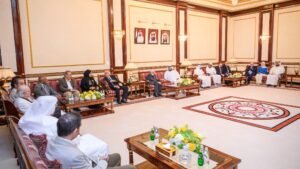 محمد الشرقي يلتقي نخبةً من الفلاسفة العرب والأجانب المشاركين بمؤتمر الفجيرة الدولي للفلسفة