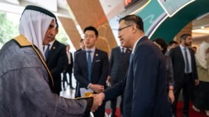 حاكم رأس الخيمة يطلع على مسيرة التنمية المستدامة في قوانغدونغ الصينية