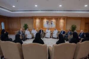 سلطان بن أحمد القاسمي يلتقي طالبات جامعة الشارقة المبتعثات