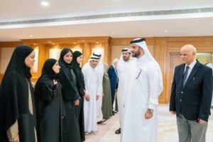 سلطان بن أحمد القاسمي يلتقي طالبات جامعة الشارقة المبتعثات