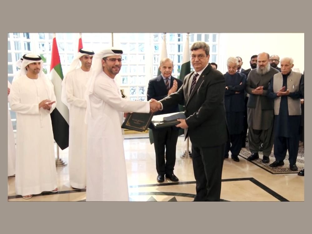 مجموعة موانئ أبوظبي والحكومة الباكستانية توقعان 4 مذكرات تفاهم بالقطاعات البحرية والجوية والسكك الحديدية والخدمات اللوجستية والرقمية 1 مجموعة موانئ أبوظبي والحكومة الباكستانية توقعان 4 مذكرات تفاهم بالقطاعات البحرية والجوية والسكك الحديدية والخدمات اللوجستية والرقمية