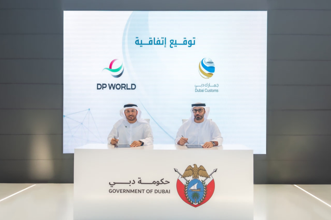 توقيع مذكرة تفاهم بين جمارك دبي ومجموعة موانئ دبي العالمية "دي بي ورلد" لتعزيز التحول الرقمي في التجارة والخدمات اللوجستية 1 توقيع مذكرة تفاهم بين جمارك دبي ومجموعة موانئ دبي العالمية "دي بي ورلد" لتعزيز التحول الرقمي في التجارة والخدمات اللوجستية