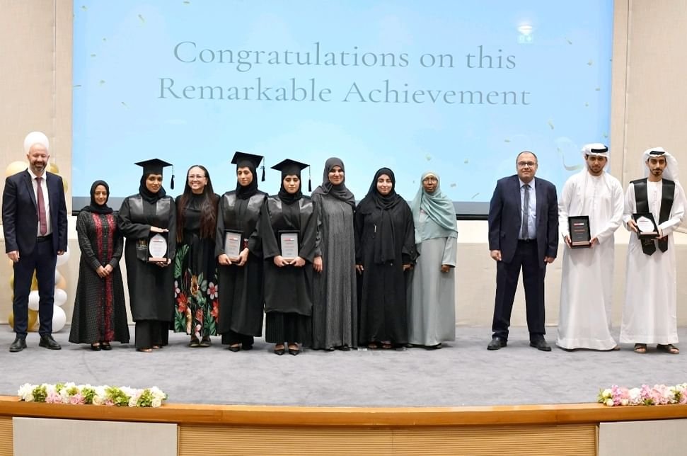جامعة الإمارات تخرج الدفعة الأولى من برنامج "علاج صعوبات اللغة والنطق" 1 جامعة الإمارات تخرج الدفعة الأولى من برنامج "علاج صعوبات اللغة والنطق"