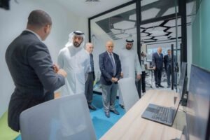 رئيس جامعة الشارقة يزور معهد البحوث للعلوم الإنسانية والاجتماعية