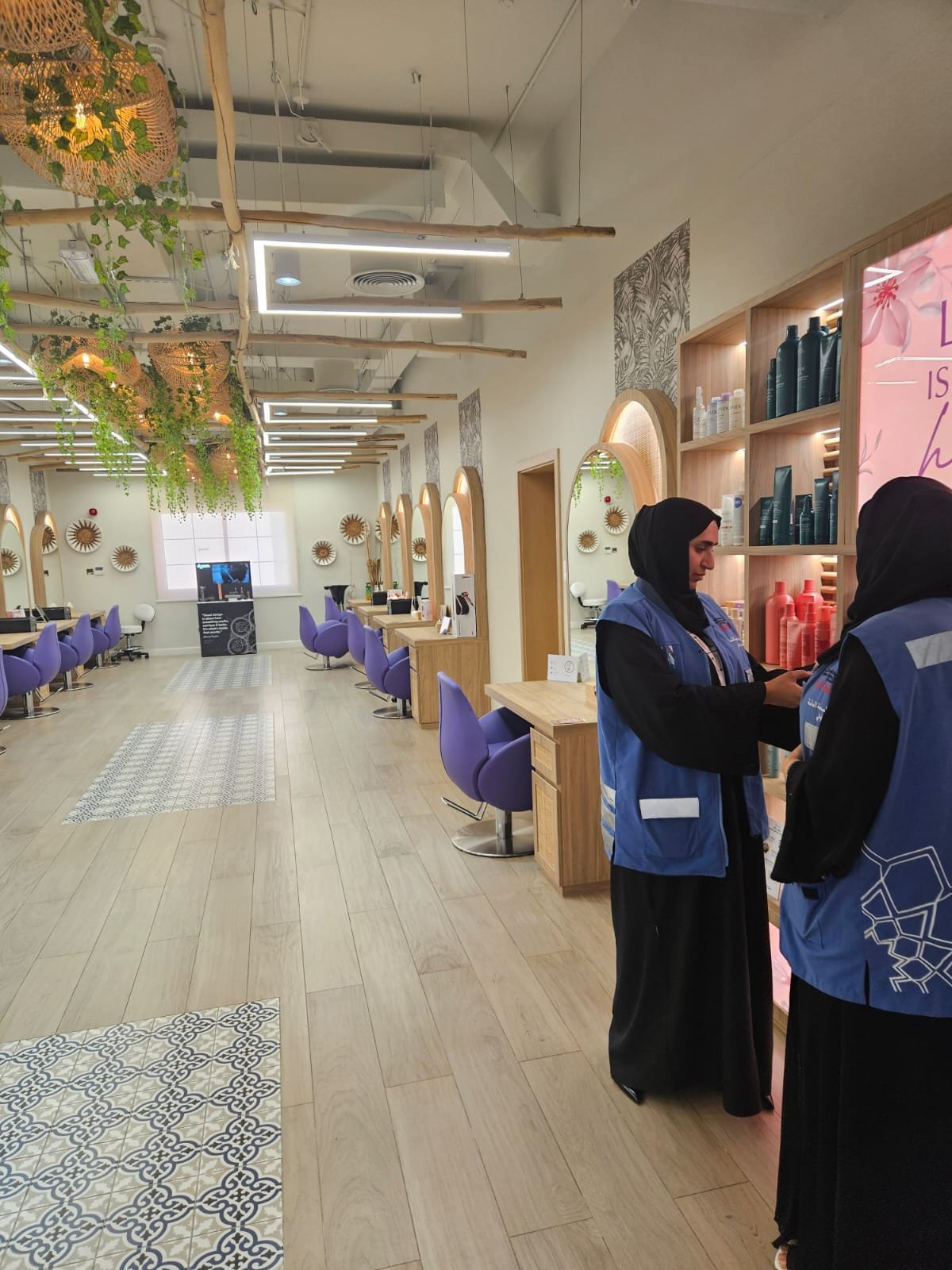 بلدية مدينة أبوظبي تنفذ 2,878 حملة على مراكز التجميل في الربع الثالث من 2024