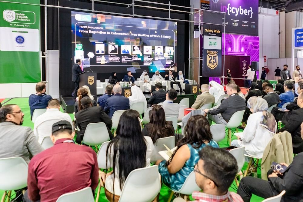 "إنترسك 2025" يناقش سبل تعزيز سلامة الطرق وأماكن العمل 1 "إنترسك 2025" يناقش سبل تعزيز سلامة الطرق وأماكن العمل