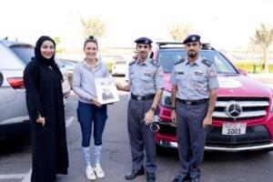 شرطة أبوظبي وبنك أبوظبي الأول يكرمان 53 سائقاً ملتزماً مرورياً بمناسبة "عيد الاتحاد"
