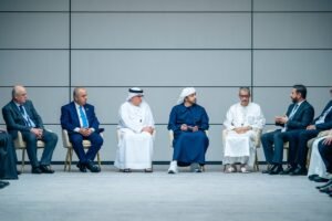 عبدالله بن زايد يلتقي رؤساء الوفود المشاركة في مؤتمر وزراء التعليم العالي والبحث العلمي بالوطن العربي