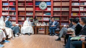 حاكم رأس الخيمة يلتقي كبار مسؤولي وطلبة جامعة "سان يات سين" في الصين