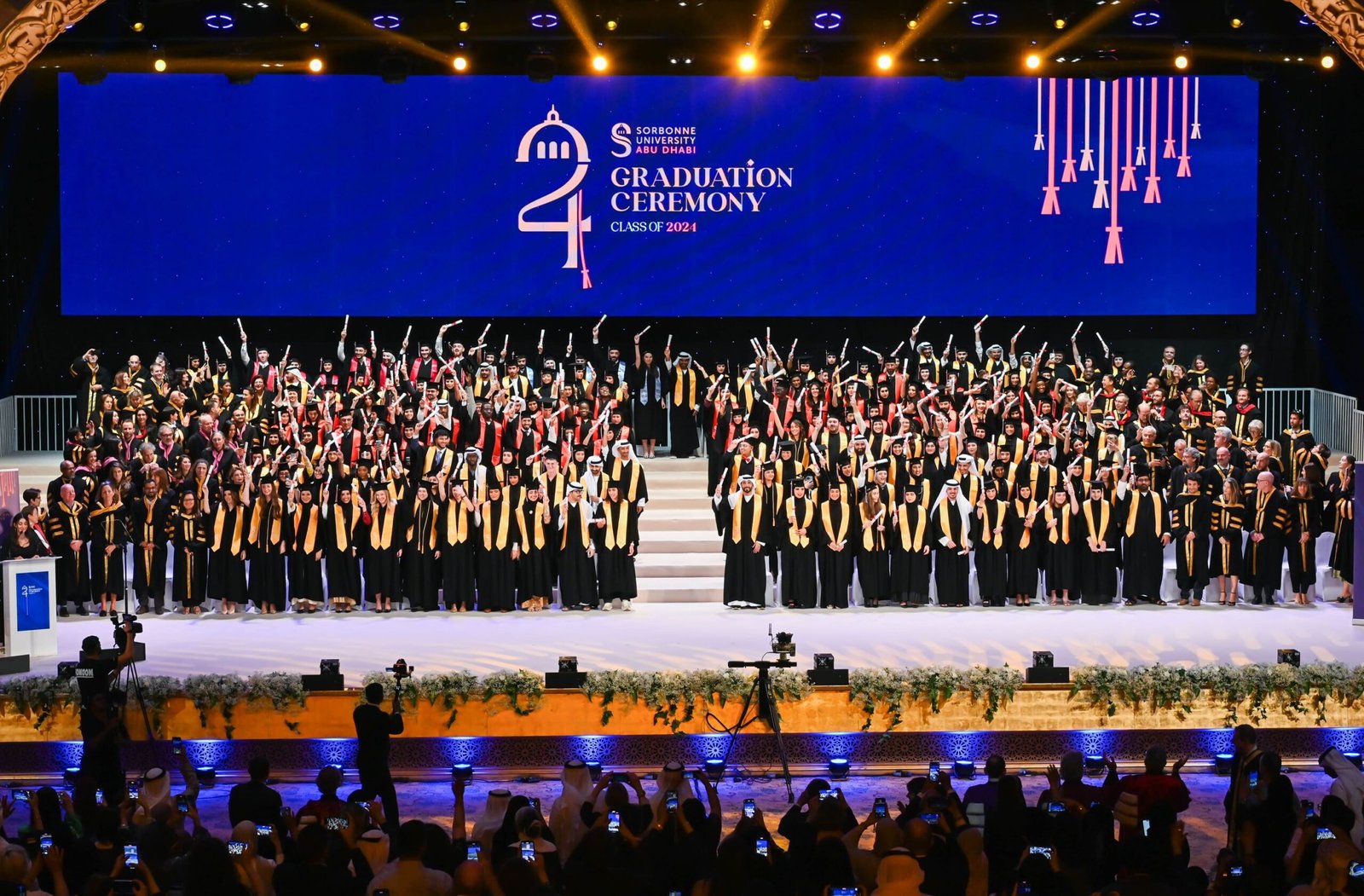 جامعة السوربون أبوظبي تحتفي بتخريج الدفعة الـ 15 من طلبتها 1 جامعة السوربون أبوظبي تحتفي بتخريج الدفعة الـ 15 من طلبتها