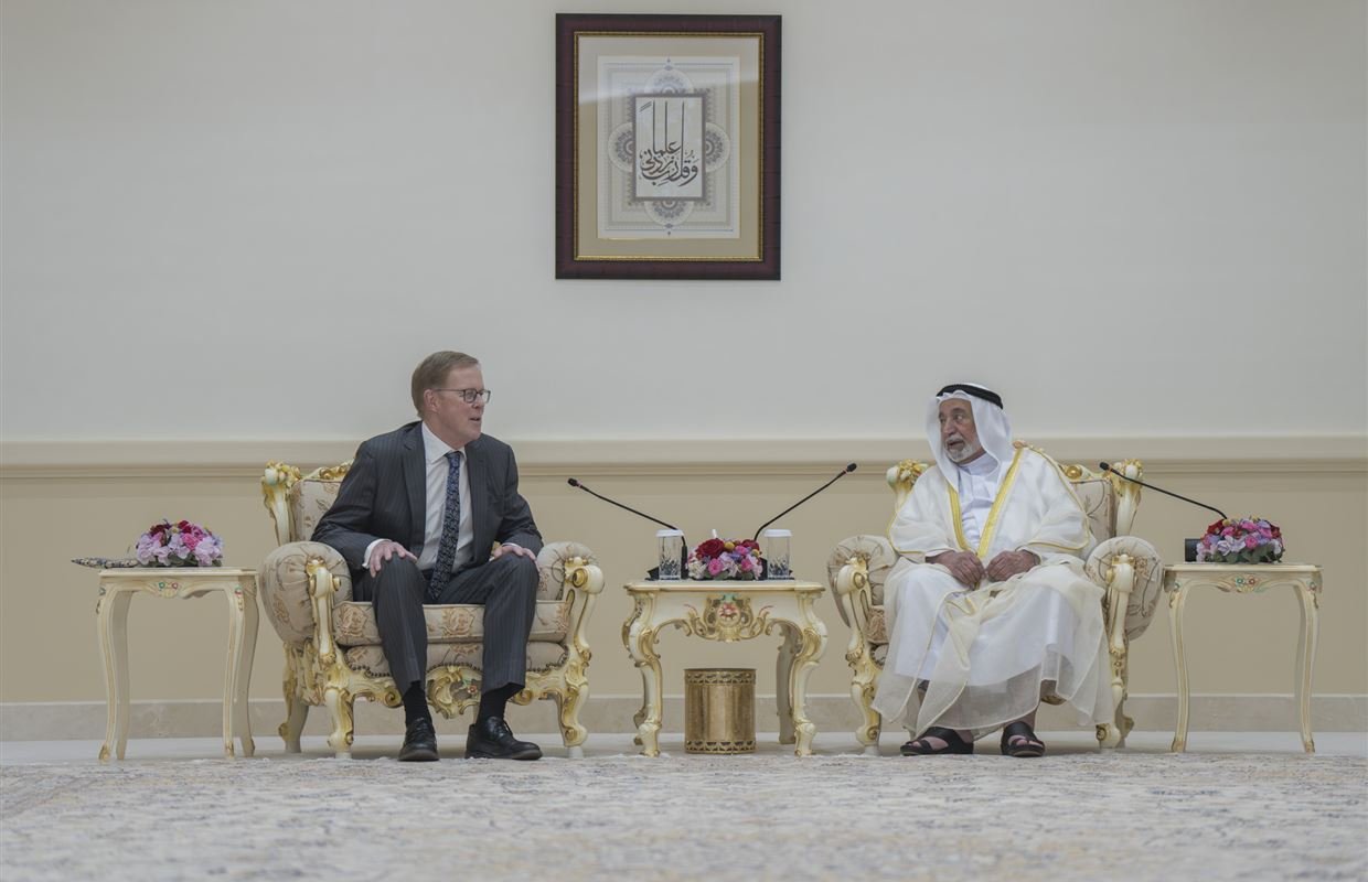 حاكم الشارقة يلتقي وفد جامعة ليفربول الإنجليزية 1 حاكم الشارقة يلتقي وفد جامعة ليفربول الإنجليزية