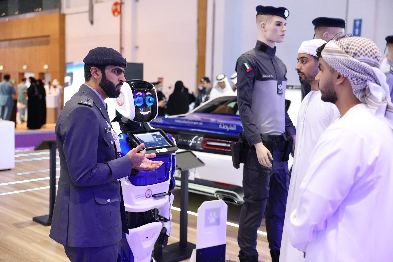 شرطة أبوظبي تشارك في معرض التوظيف "زاهب 2024" 1 شرطة أبوظبي تشارك في معرض التوظيف "زاهب 2024"