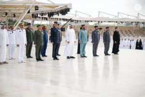 ذياب بن محمد بن زايد يشارك في وقفة الدعاء الصامت في واحة الكرامة