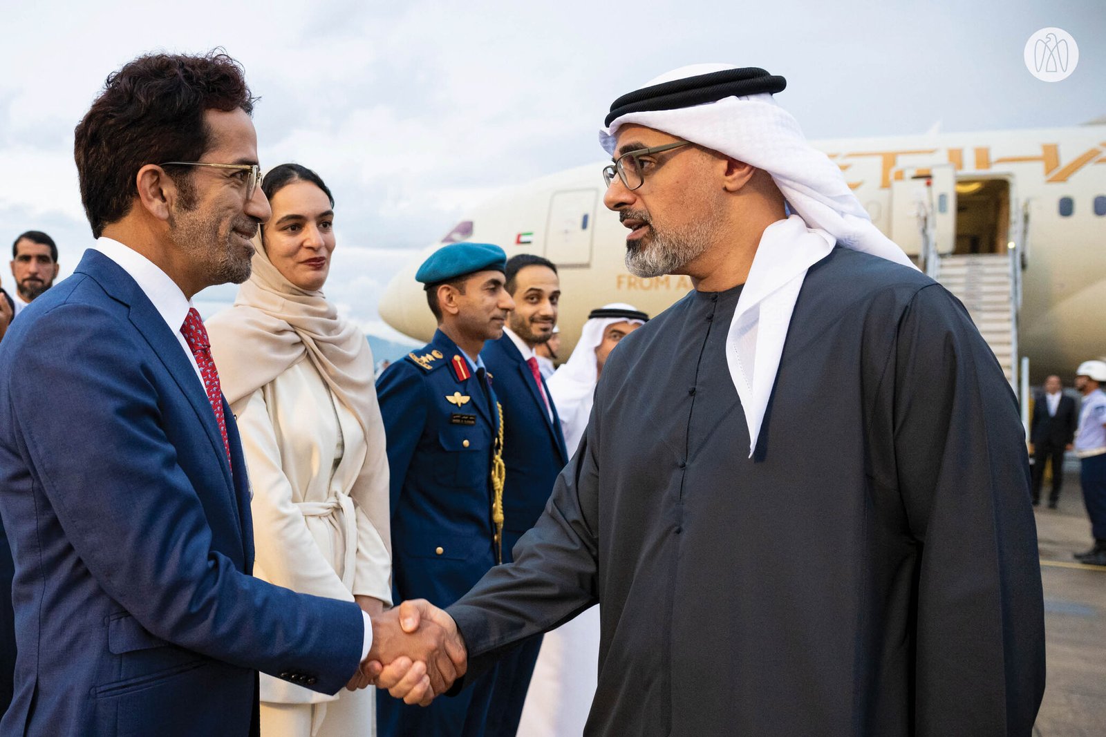 نيابة عن رئيس الدولة في قمة مجموعة العشرين.. ولي عهد أبوظبي يصل إلى البرازيل 1 نيابة عن رئيس الدولة في قمة مجموعة العشرين.. ولي عهد أبوظبي يصل إلى البرازيل