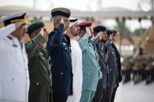 ذياب بن محمد بن زايد يشارك في وقفة الدعاء الصامت في واحة الكرامة