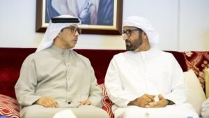منصور بن زايد يعزي في وفاة والدة فارس خلف المزروعي