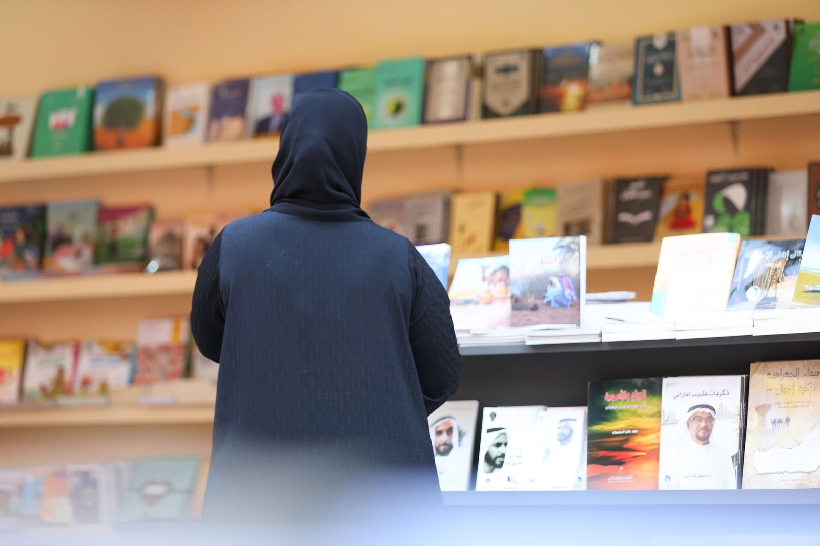 كتب الأطفال تتصدر اهتمامات زوار مهرجان العين للكتاب 1 كتب الأطفال تتصدر اهتمامات زوار مهرجان العين للكتاب