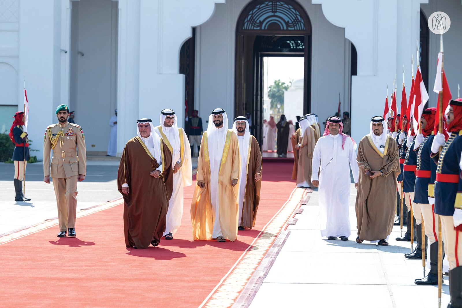 ولي عهد أبوظبي يصل إلى البحرين 1 ولي عهد أبوظبي يصل إلى البحرين