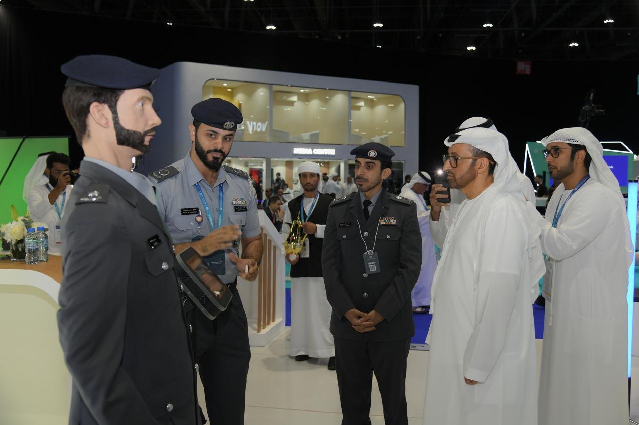 شرطة أبوظبي تستعرض منظومتها الحديثة بجناحها في "الكونغرس العالمي للإعلام"
