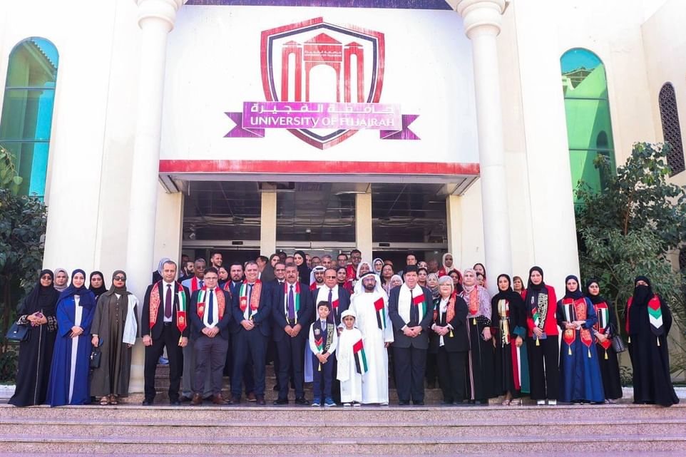 جامعة الفجيرة تجدد الولاء والانتماء في احتفالية يوم العلم 1 جامعة الفجيرة تجدد الولاء والانتماء في احتفالية يوم العلم