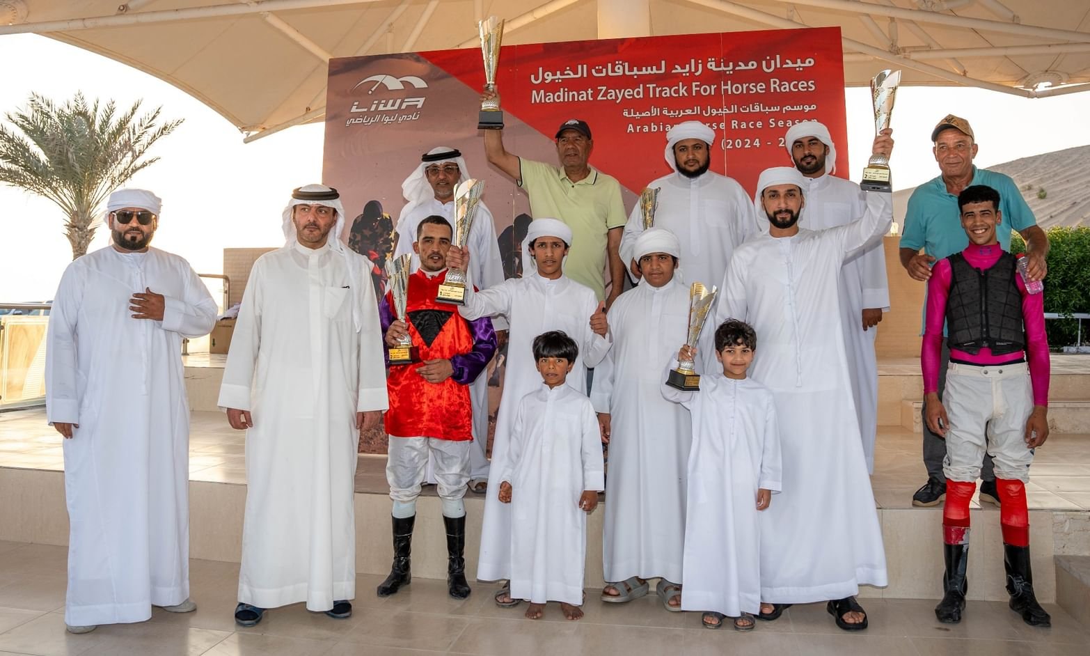نادي ليوا الرياضي ينظم السباق الرابع للخيول العربية الأصيلة 1 نادي ليوا الرياضي ينظم السباق الرابع للخيول العربية الأصيلة