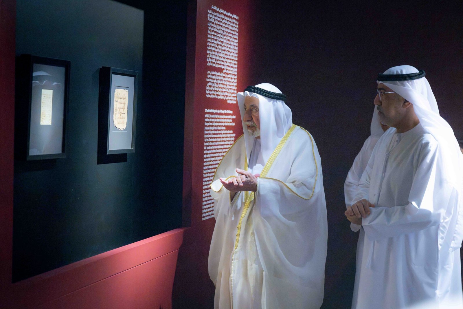 حاكم الشارقة يفتتح معرض مخطوطات قرآنية 1 حاكم الشارقة يفتتح معرض مخطوطات قرآنية