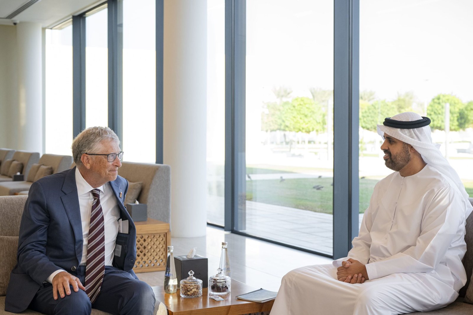 ذياب بن محمد بن زايد وبيل غيتس يبحثان سبل تعزيز الشراكات الدولية 1 ذياب بن محمد بن زايد وبيل غيتس يبحثان سبل تعزيز الشراكات الدولية