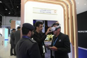 شرطة أبوظبي تستعرض منظومتها الحديثة بجناحها في "الكونغرس العالمي للإعلام"