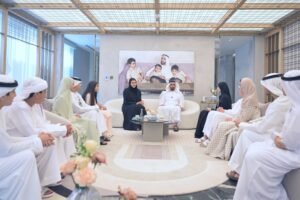 سيف بن زايد يزور "الأعلى للأمومة والطفولة" ويطلع على مشاريعه