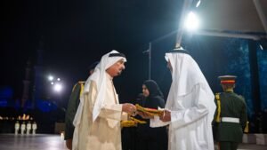 حاكم عجمان يشهد مراسم يوم الشهيد في واحة الكرامة في أبوظبي ويكرم عدداً من أسر الشهداء