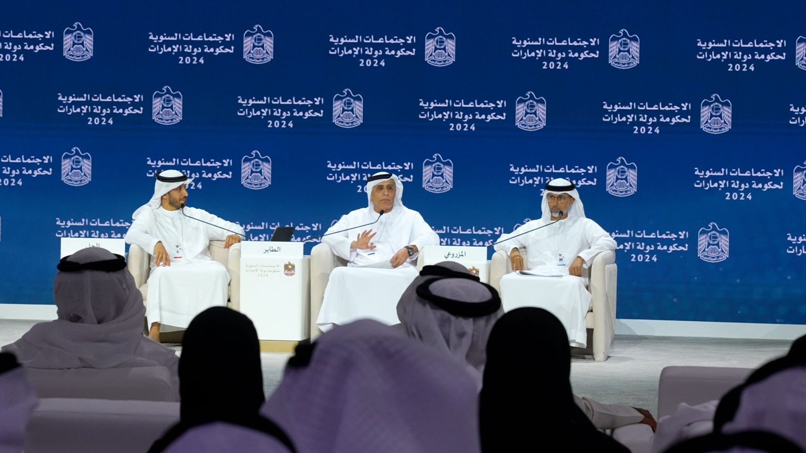 مسؤولون حكوميون يناقشون حلولا جذرية تكفل انسيابية الحركة المرورية 1 مسؤولون حكوميون يناقشون حلولا جذرية تكفل انسيابية الحركة المرورية
