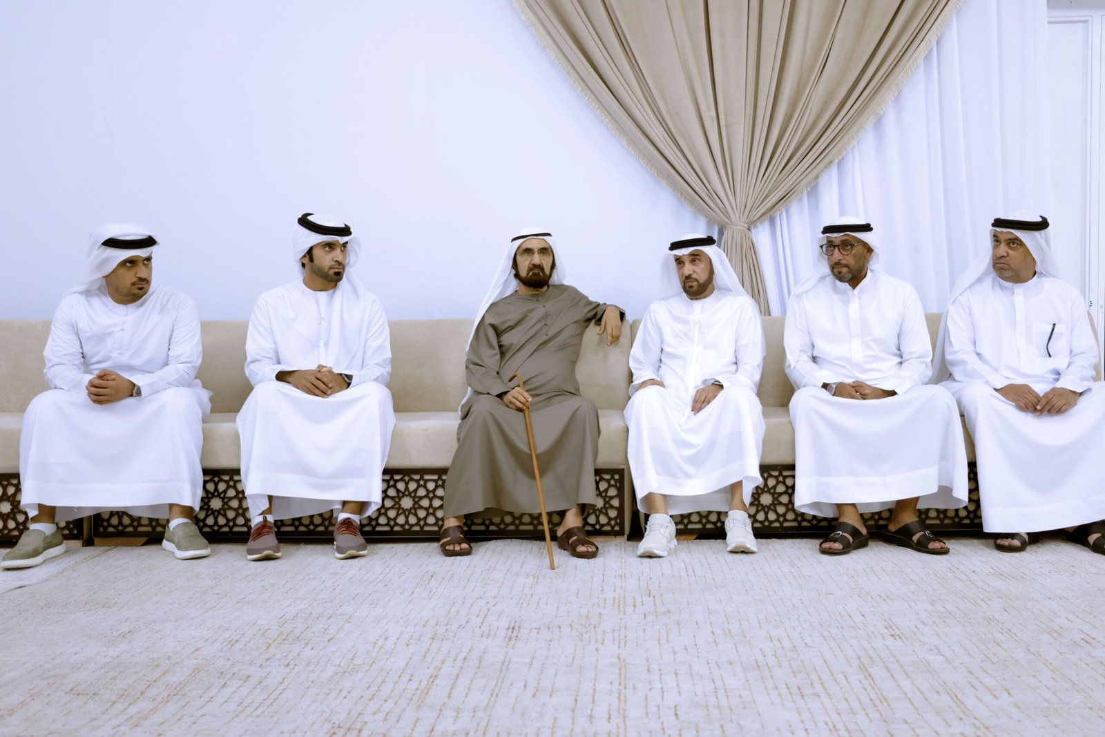 محمد بن راشد يقدم واجب العزاء في وفاة مريم القمزي 1 محمد بن راشد يقدم واجب العزاء في وفاة مريم القمزي