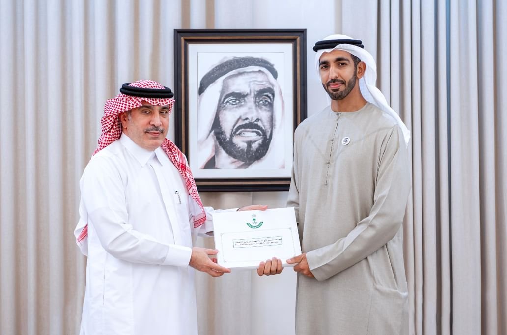 رئيس الدولة يتلقى دعوة من خادم الحرمين للمشاركة في قمة المتابعة العربية الإسلامية تسلمها شخبوط بن نهيان 1 رئيس الدولة يتلقى دعوة من خادم الحرمين للمشاركة في قمة المتابعة العربية الإسلامية تسلمها شخبوط بن نهيان