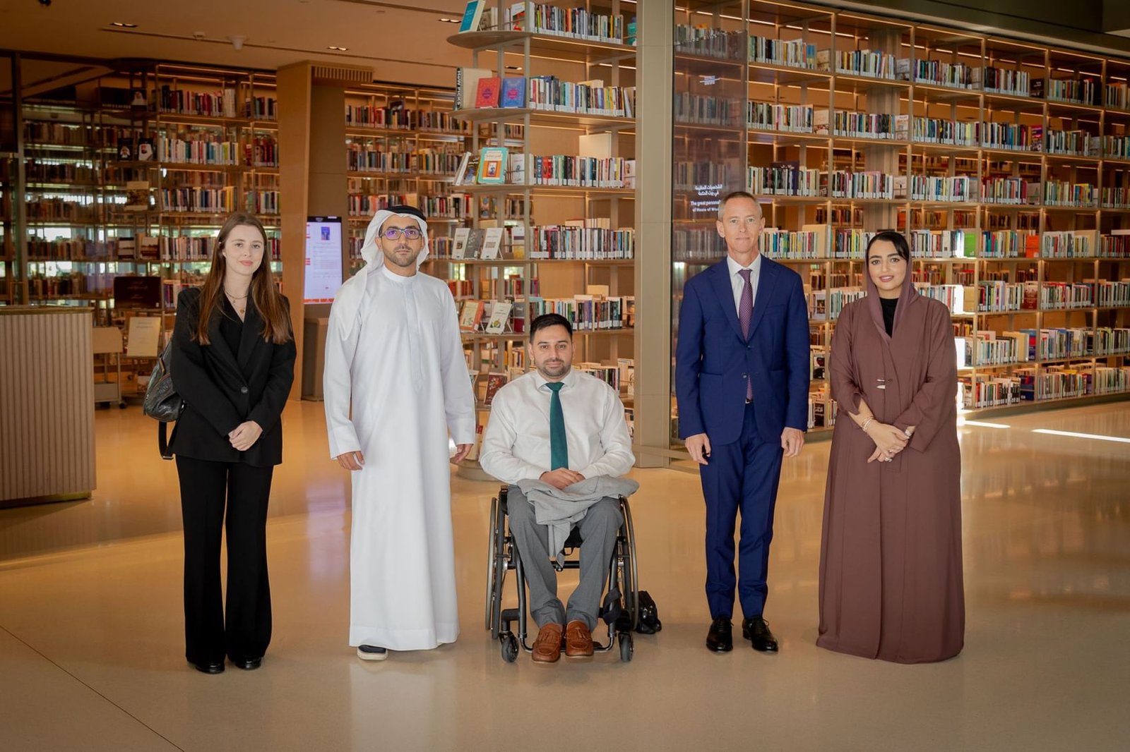 فاهم القاسمي يبحث مع وفد فرنسي تعزيز الروابط الثقافية 1 فاهم القاسمي يبحث مع وفد فرنسي تعزيز الروابط الثقافية