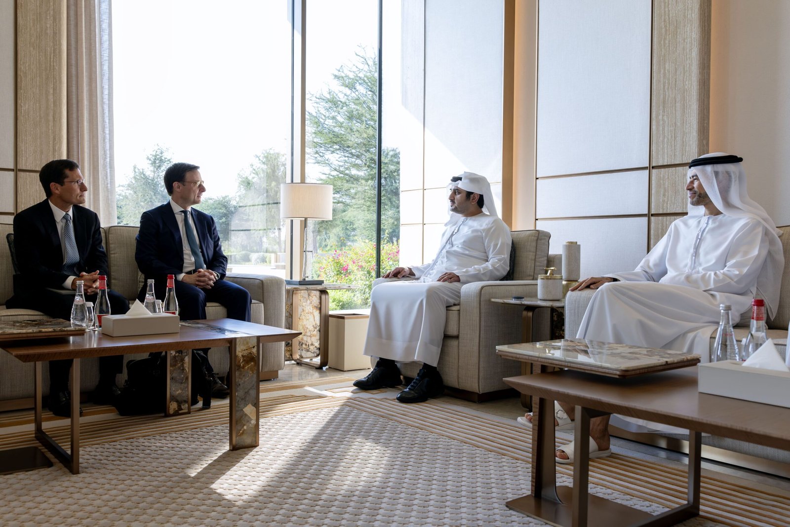 مكتوم بن محمد يستقبل رئيس مجموعة فيزا للأسواق العالمية 1 مكتوم بن محمد يستقبل رئيس مجموعة فيزا للأسواق العالمية