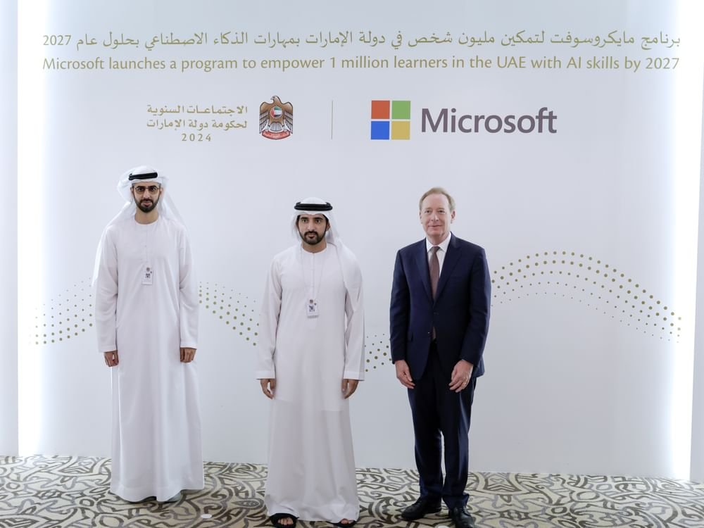حمدان بن محمد يستعرض مع رئيس مايكروسوفت مستقبل التعاون في مجال بناء القدرات الرقمية 1 حمدان بن محمد يستعرض مع رئيس مايكروسوفت مستقبل التعاون في مجال بناء القدرات الرقمية