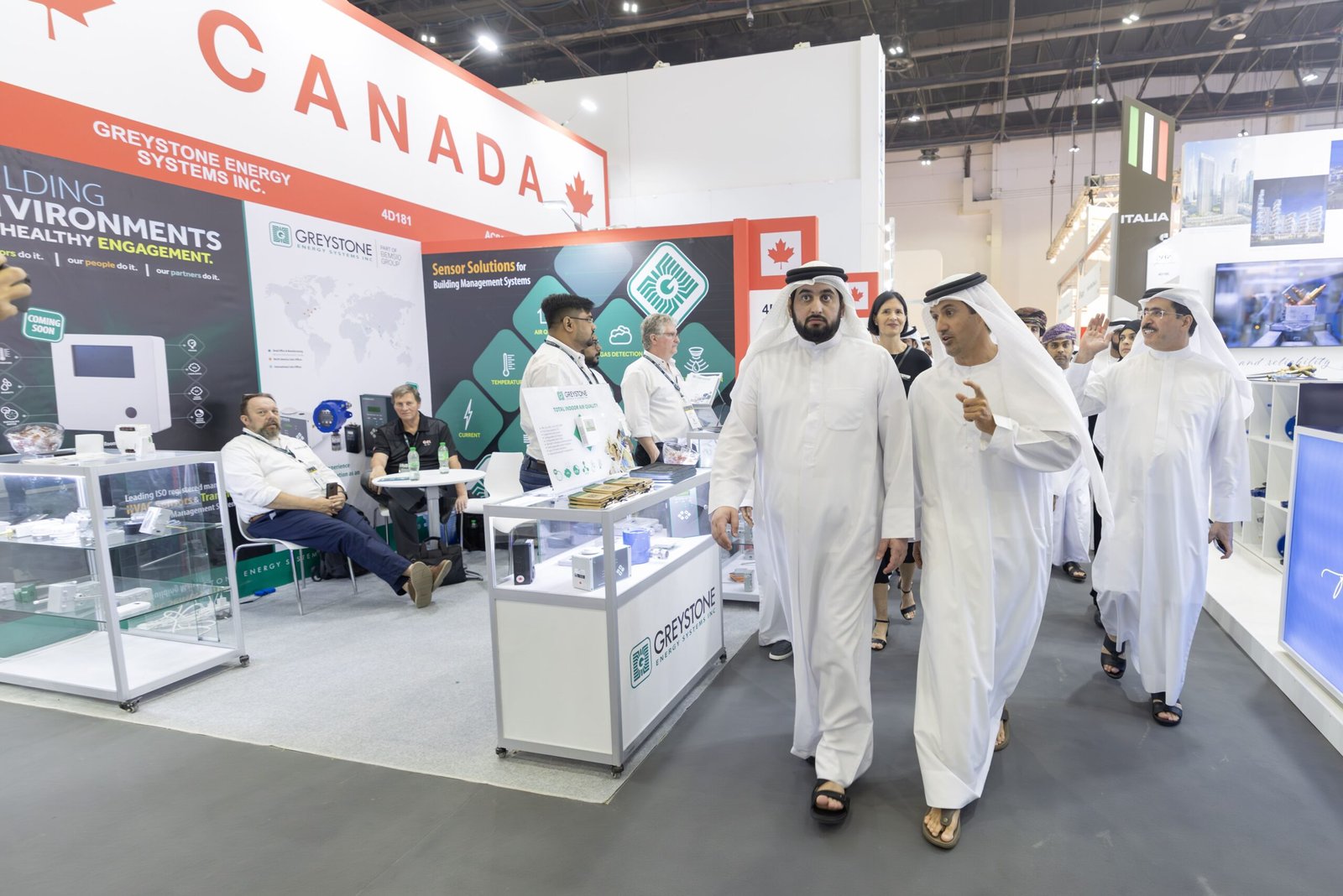 أحمد بن محمد يفتتح معرض "الخمسة الكبار" 2024 1 أحمد بن محمد يفتتح معرض "الخمسة الكبار" 2024