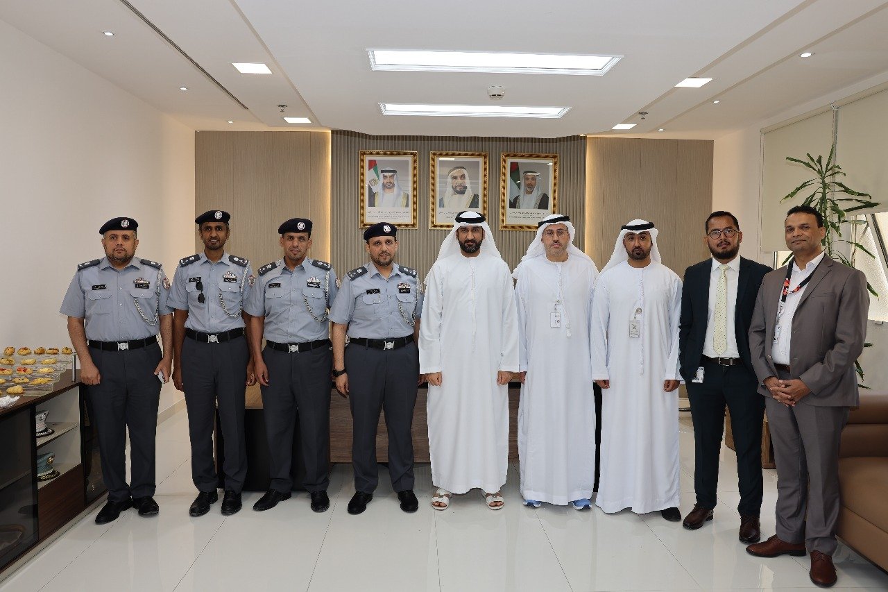 شرطة أبوظبي تُطلع وفد دائرة الثقافة والسياحة على أنظمتها الرائدة بإدارة الإمداد والمستودعات 1 شرطة أبوظبي تُطلع وفد دائرة الثقافة والسياحة على أنظمتها الرائدة بإدارة الإمداد والمستودعات