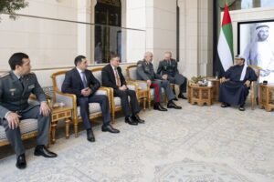 منصور بن زايد يستقبل وزير الدفاع الكازاخستاني