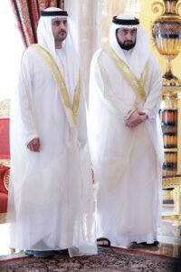 بتوجيهات محمد بن زايد.. محمد بن راشد يمنح أوسمة الفضاء لخمسة من أبناء الوطن تقديرا لدورهم في النهوض بقطاع الفضاء بالدولة