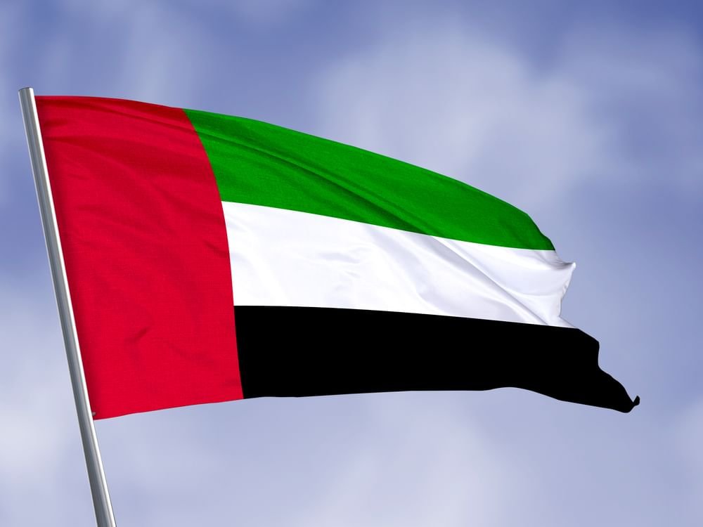 "التزلج الإماراتي" يرفع علم الدولة على قمة الألب الفرنسية 1 "التزلج الإماراتي" يرفع علم الدولة على قمة الألب الفرنسية