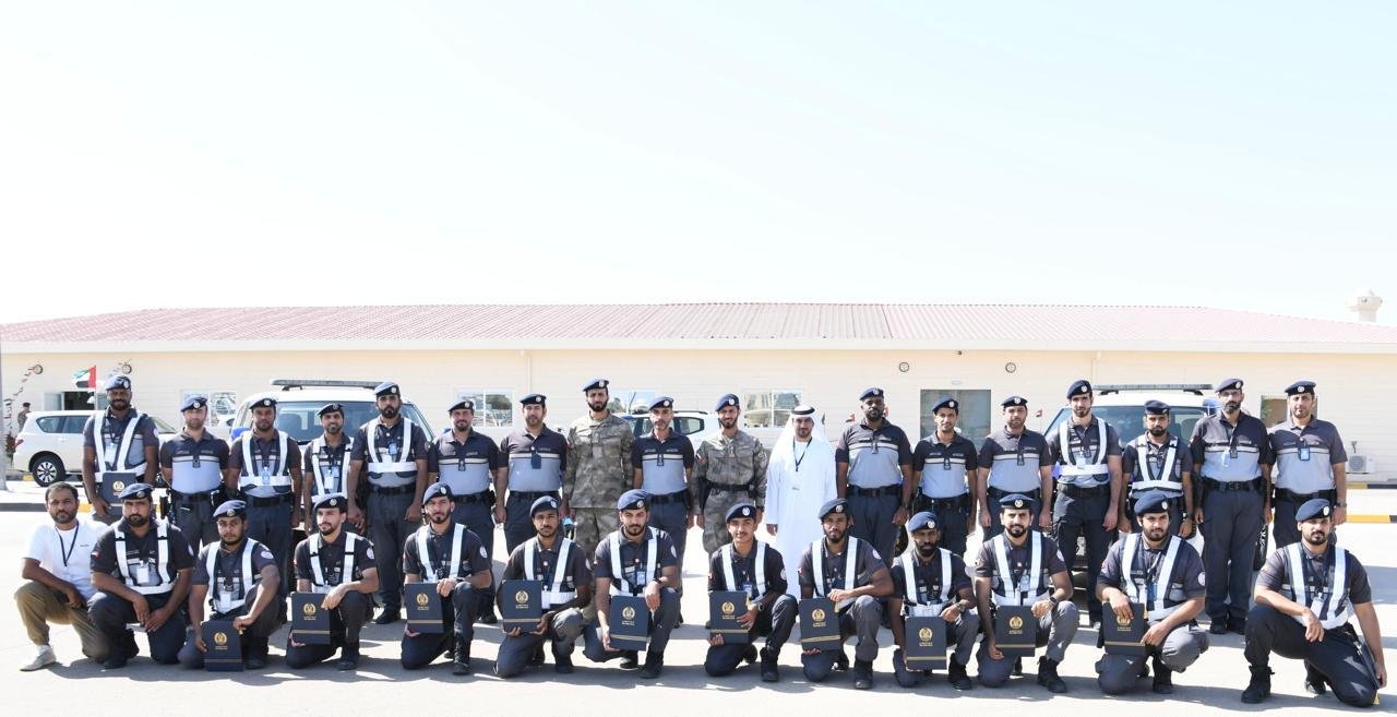 زايد بن حمد يشهد تخريج دورة "مهارات المطاردة المرورية" في شرطة أبوظبي 1 زايد بن حمد يشهد تخريج دورة "مهارات المطاردة المرورية" في شرطة أبوظبي