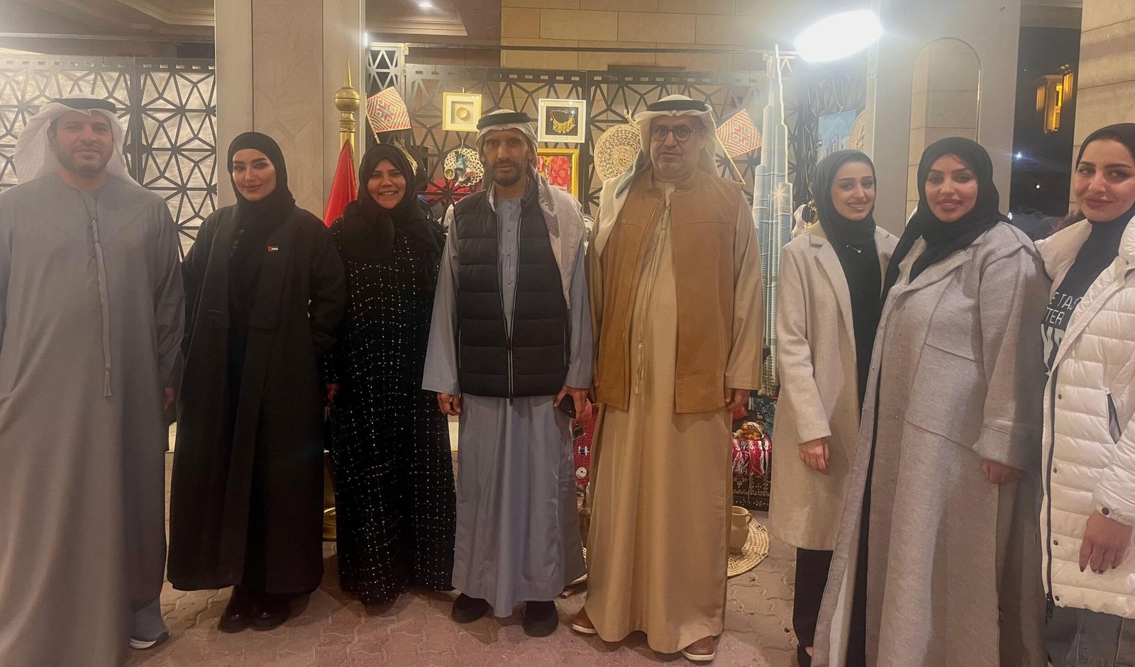 جمهور كأس الخليج بالكويت يقبل على الركن التراثي الإماراتي 1 جمهور كأس الخليج بالكويت يقبل على الركن التراثي الإماراتي