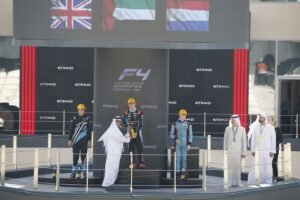 الإماراتي راشد الظاهري، سفير فريق ياس هيت للسباقات، يحقق الفوز في السباق الأول في عطلة الأسبوع لجولة كأس فورمولا 4 الشرق الأوسط