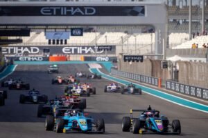 الإماراتي راشد الظاهري، سفير فريق ياس هيت للسباقات، يحقق الفوز في السباق الأول في عطلة الأسبوع لجولة كأس فورمولا 4 الشرق الأوسط