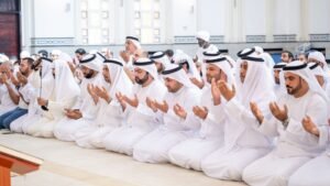 محمد الشرقي يؤدي صلاة الاستسقاء في جامع الشيخ زايد بدبا الفجيرة