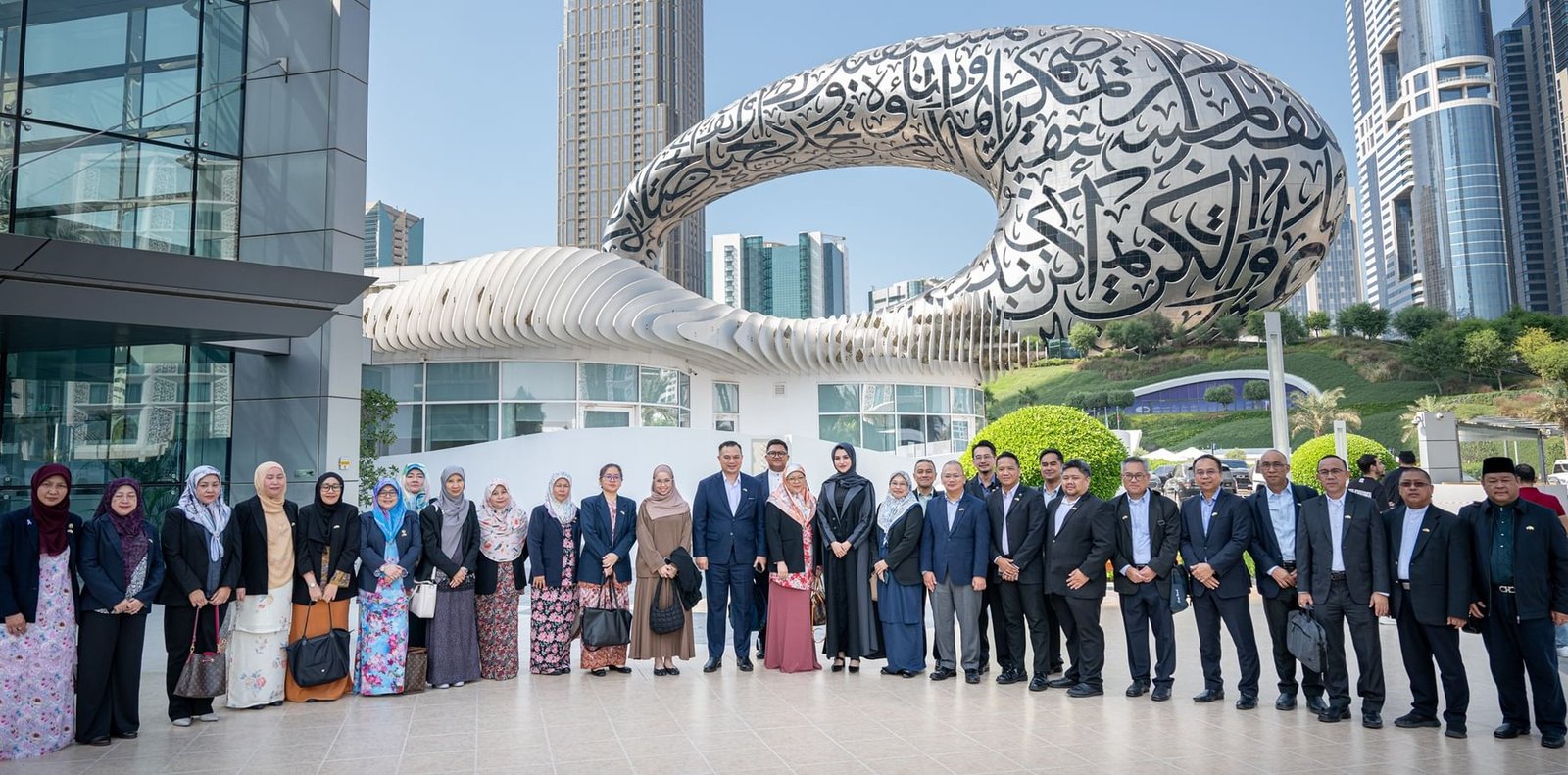 "التبادل المعرفي الإماراتي" يبني قدرات القيادات التنفيذية في حكومة بروناي 1 "التبادل المعرفي الإماراتي" يبني قدرات القيادات التنفيذية في حكومة بروناي